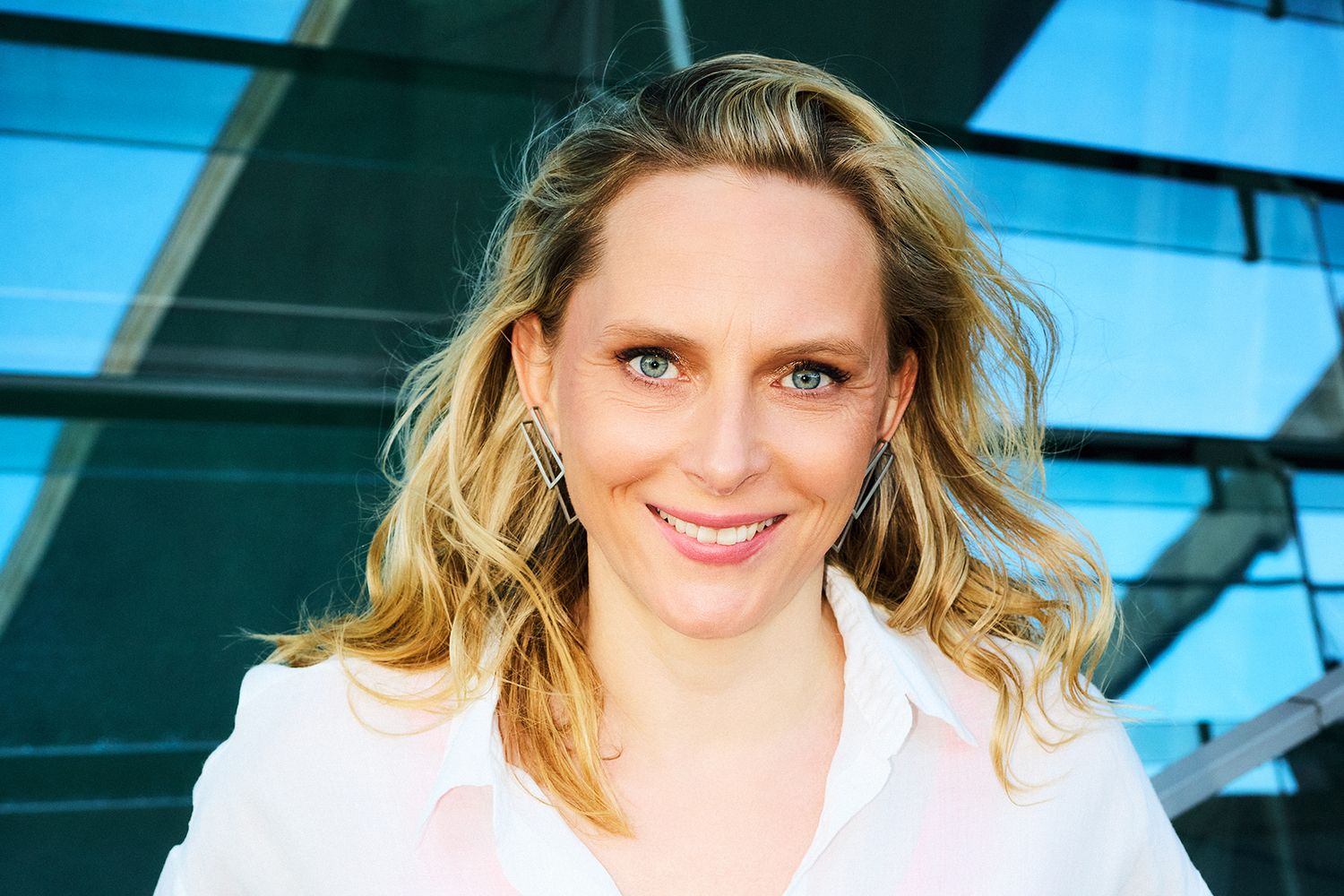 Hannah Dahl im weißen Hemd